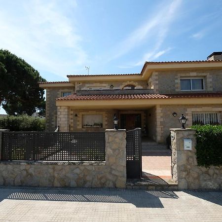 Magnifica Planet Costa Dorada Villa Кембрилс Екстериор снимка