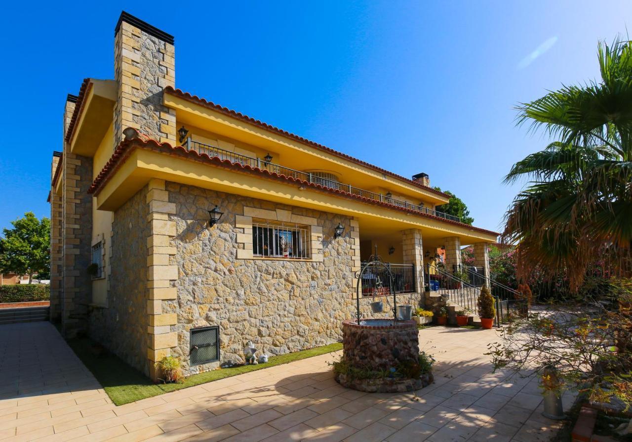 Magnifica Planet Costa Dorada Villa Кембрилс Екстериор снимка