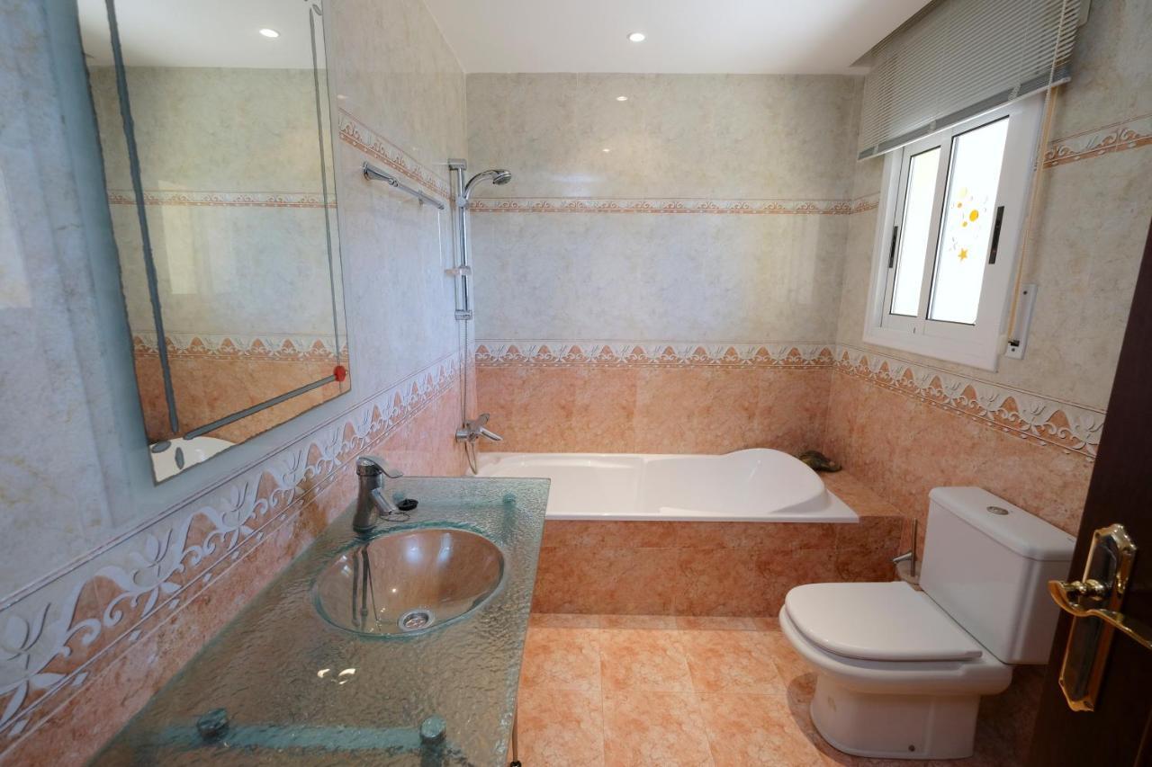 Magnifica Planet Costa Dorada Villa Кембрилс Екстериор снимка